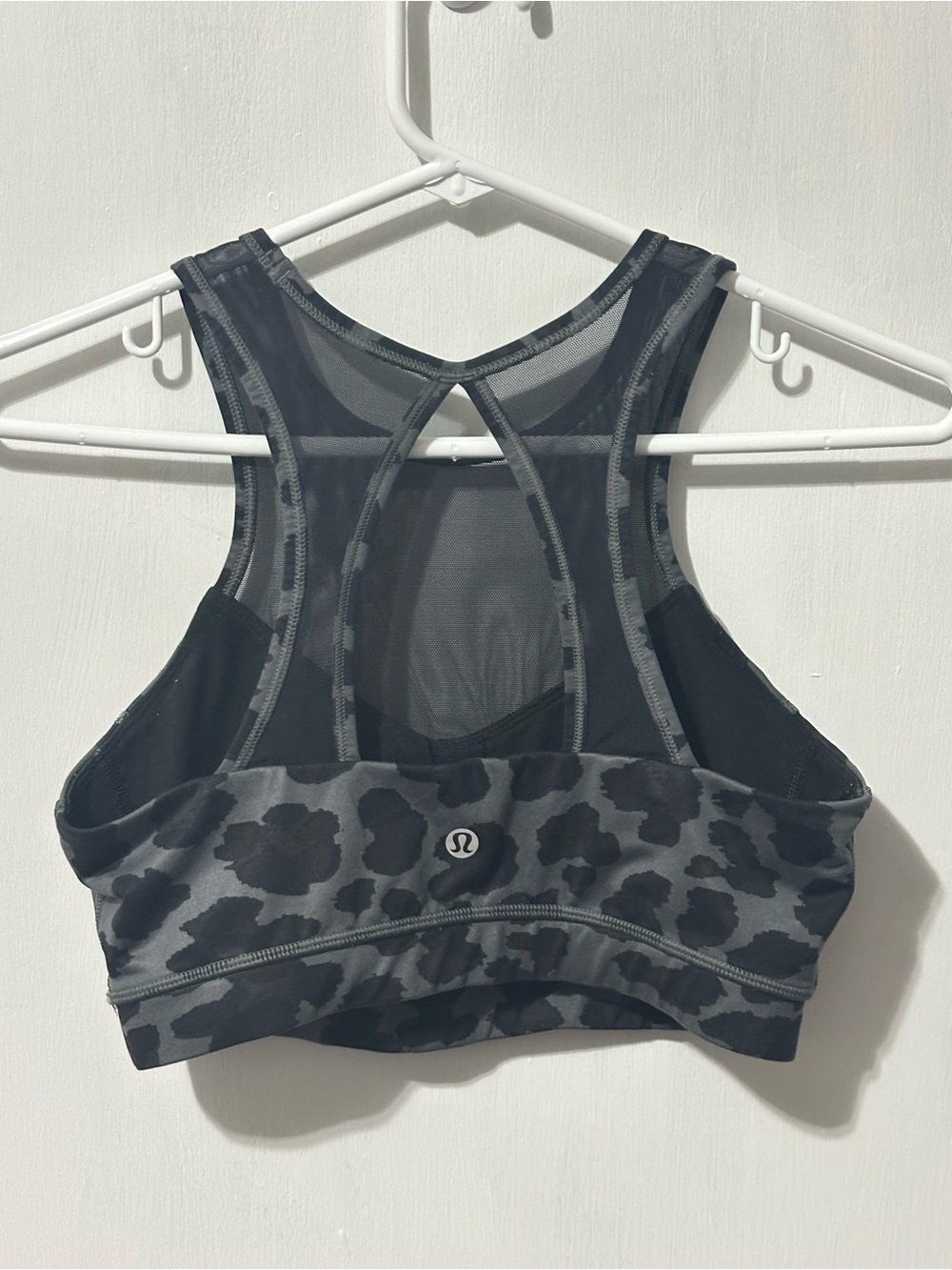 Lululemon Mesh-Back Leopard Print Sports Bra - Black size 6 - Picture 2 of 2